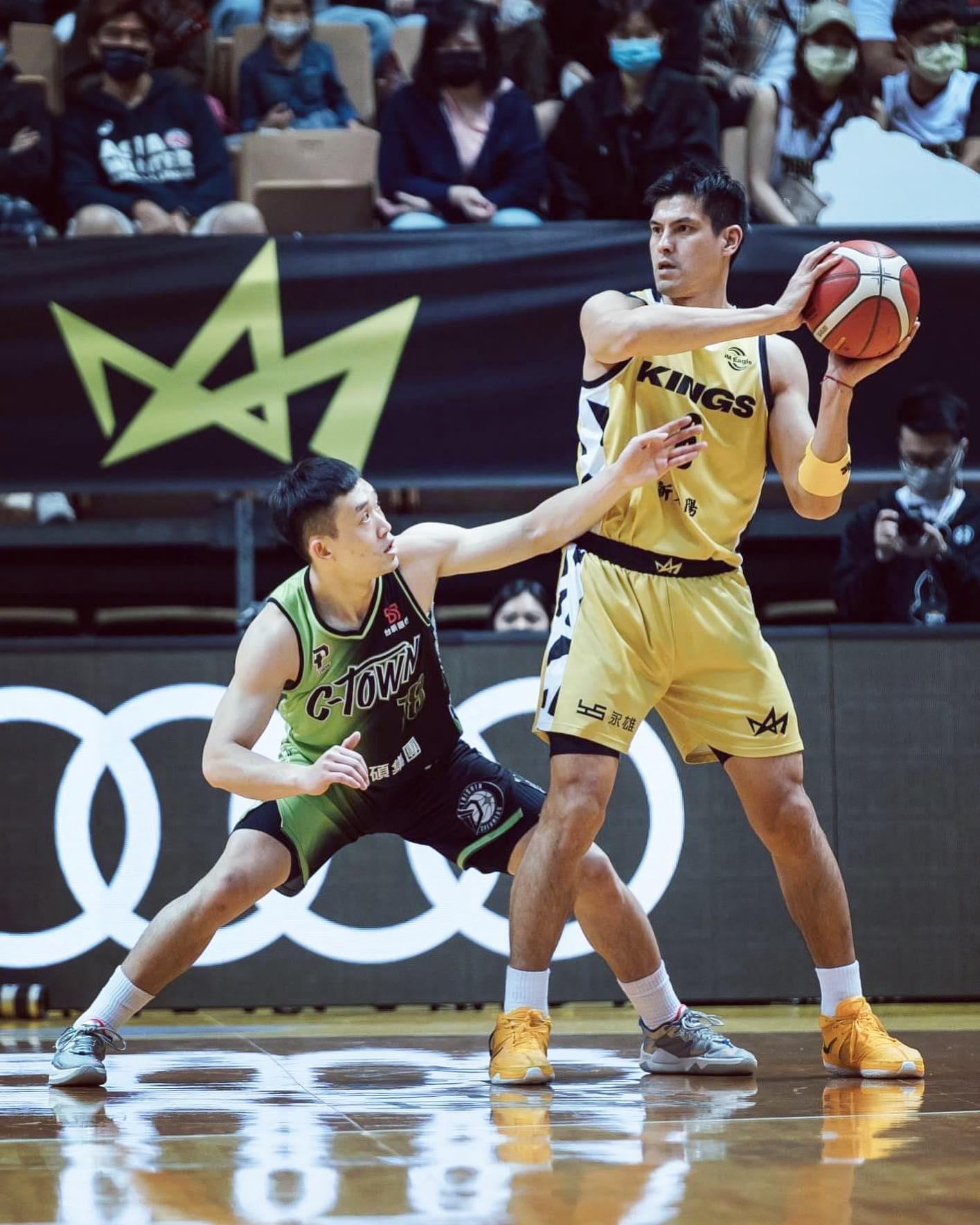 杨盛砚、杨敬敏两名前CBA球员对位