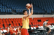 小吧在現場拍到了中國男籃訓練情況 大家一起來看看吧~