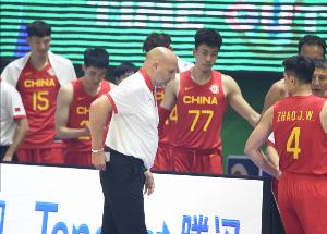 中国男篮小组赛败给塞尔维亚，麦穗丰表示不怂、打得努力