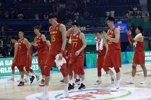 中国男篮遭遇惨败，未来前景堪忧