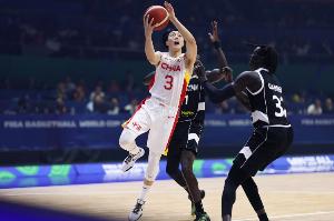 下半場沒有太多機會！胡明軒5中2得到5分&得分全在上半場