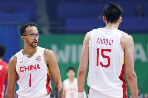 李凯尔望向周琦的时候 他心里在想什么？