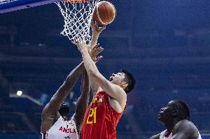 中国男篮以83-76战胜安哥拉队获世界杯首胜