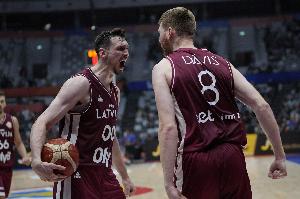 拉脱维亚男篮世界杯惊险对决 德国险胜半场领先