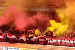 25696人现场观战陕西长安联合的中冠总决赛，陕西的足球氛围真的狂热🔥