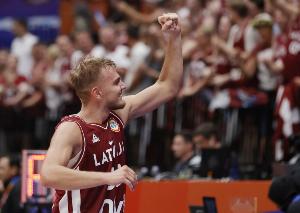 德国男篮险胜拉脱维亚，小瓦的复出关键