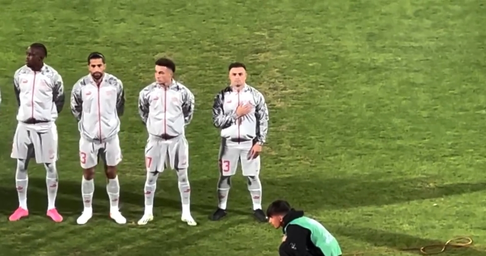 英媒：瑞士球员沙奇里在奏科索沃国歌时把手放在胸前表达致敬