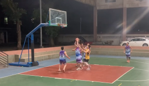 突出一个篮板能力🤣见过一个人刷篮板的 没见过全队刷篮板的