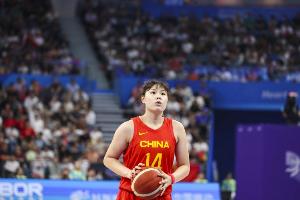 中国女篮轻松击败印尼女篮，豪取49分胜利