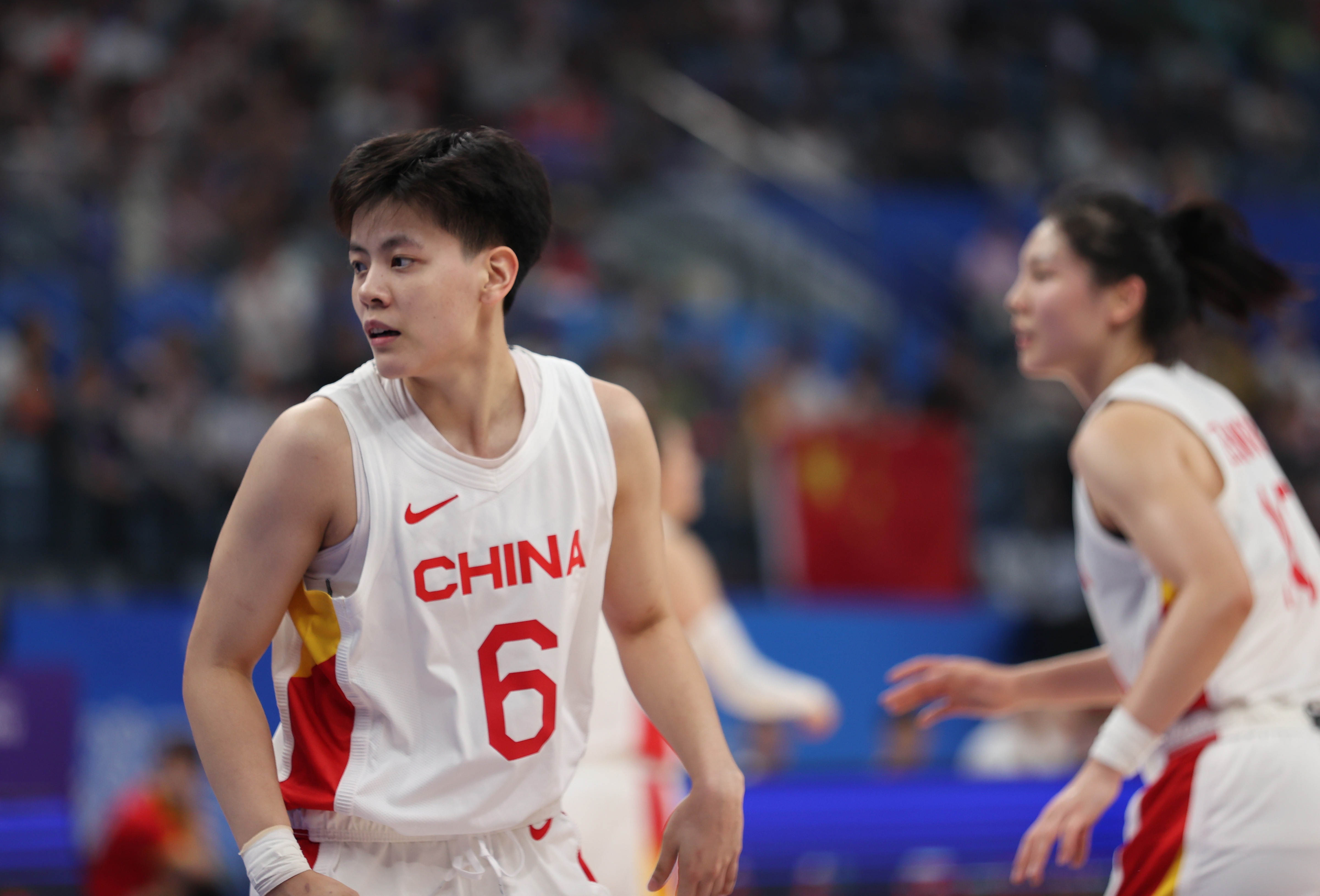 这让人怎么玩？中国女篮半场67-21领先波黑46分！杨舒予17分！