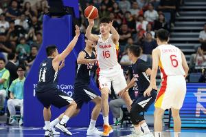 中国男篮以95-50战胜中国香港男篮，余嘉豪表现出色