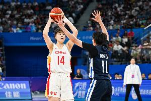 ??小寶！李月汝半場11分鐘12中8狂砍17分5板2斷