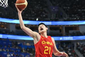 男篮亚洲杯预选赛：中国男篮半场领先蒙古队10分