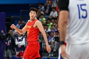 杜潤(rùn)旺三分6中2得到6分4斷 曾命中關(guān)鍵三分&但也出現(xiàn)關(guān)鍵失誤