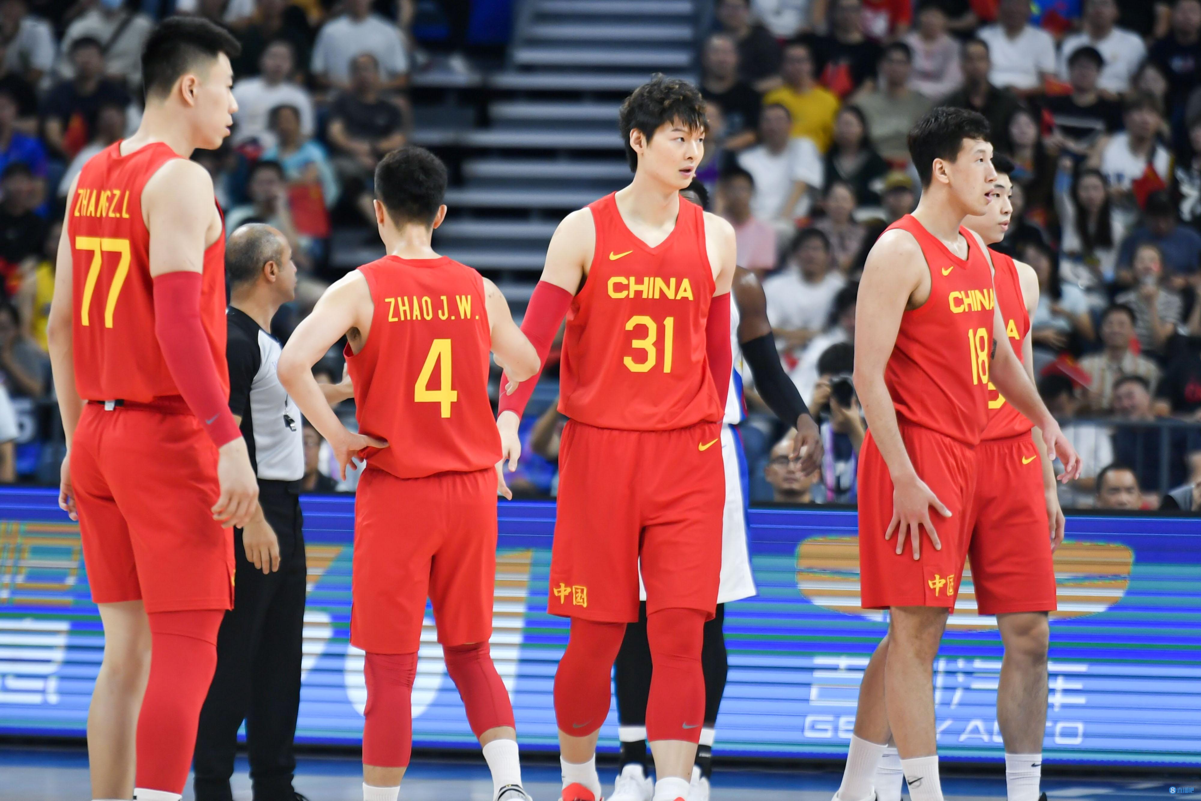 中国篮球注册球员仅1万！媒体人：这种不能代表国内从业人数