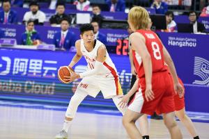 黃思靜搶下最關(guān)鍵防守籃板 全場(chǎng)貢獻(xiàn)6分9板5助