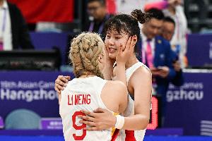 中国女篮105-69战胜波多黎各女篮，李月汝贡献超级大号两双