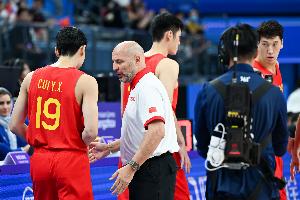 亚预赛中国男篮不敌日本 苦战三分惜败