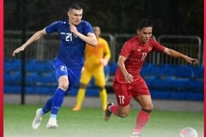内部教学赛乌兹别克斯坦2-0击败越南，阮光海上半场伤退
