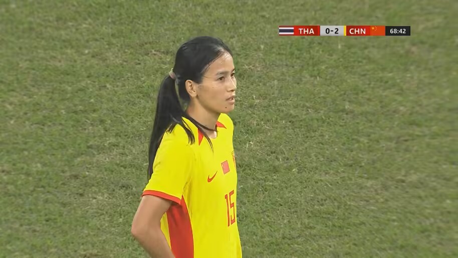 陈巧珠似传似射坠入死角，中国女足2-0领先泰国！