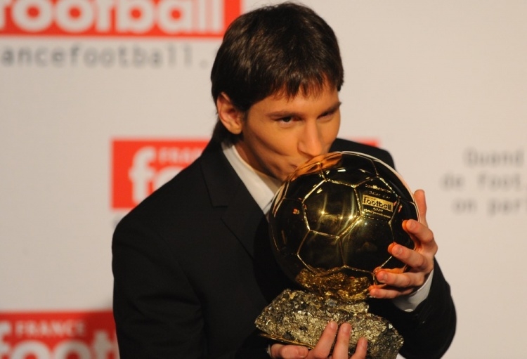 梦开始的地方！梅西2009年首度捧得金球奖，你还记得那年的他吗？