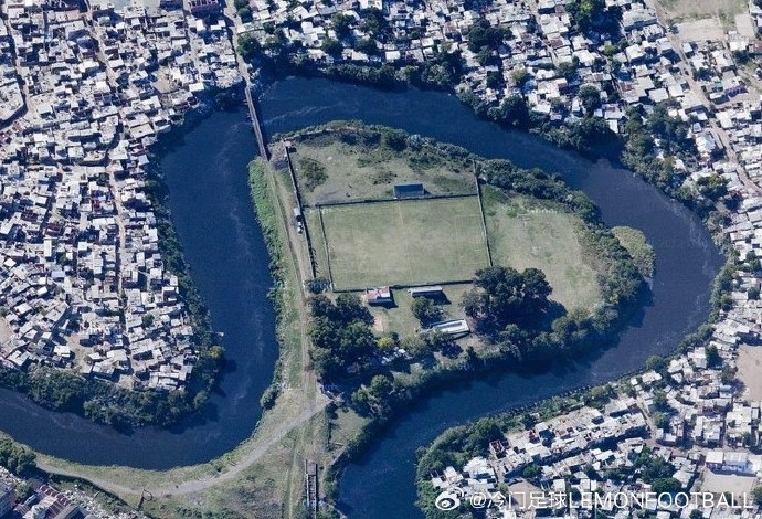 球场丨阿根廷布宜诺斯艾利斯，四面环水