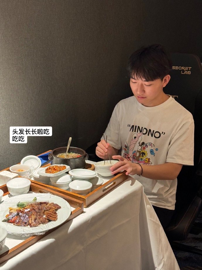 这才是正事！JDG晒出韩国干饭日记：Ruler不停请 吃吃吃！
