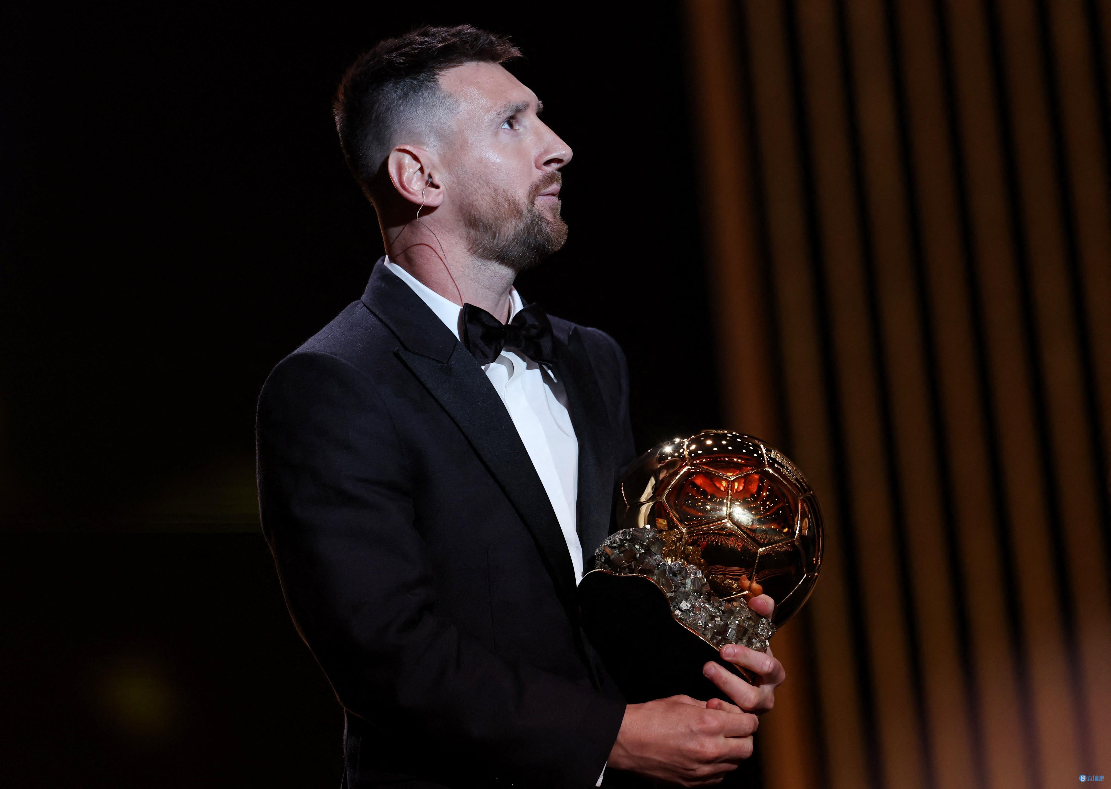 记者：梅西对赢得金球奖感到惊喜 他表示最好的荣誉是世界杯冠军