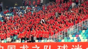 女足姑娘们加油哇！现场的气氛非常给力：中国队加油！！！！