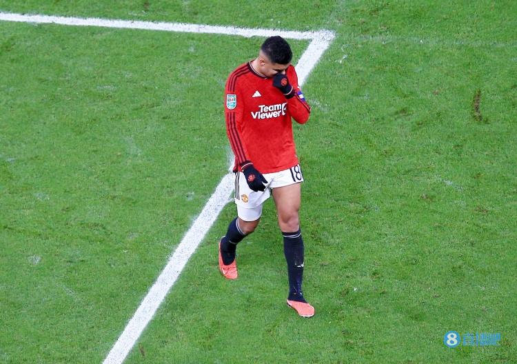 曼联更新卡塞米罗伤情：在碰撞后球员明显感到不适