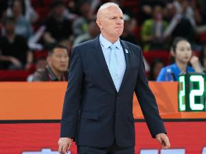 北京男篮主帅莱登：要找回打球方法，信任每一名队员