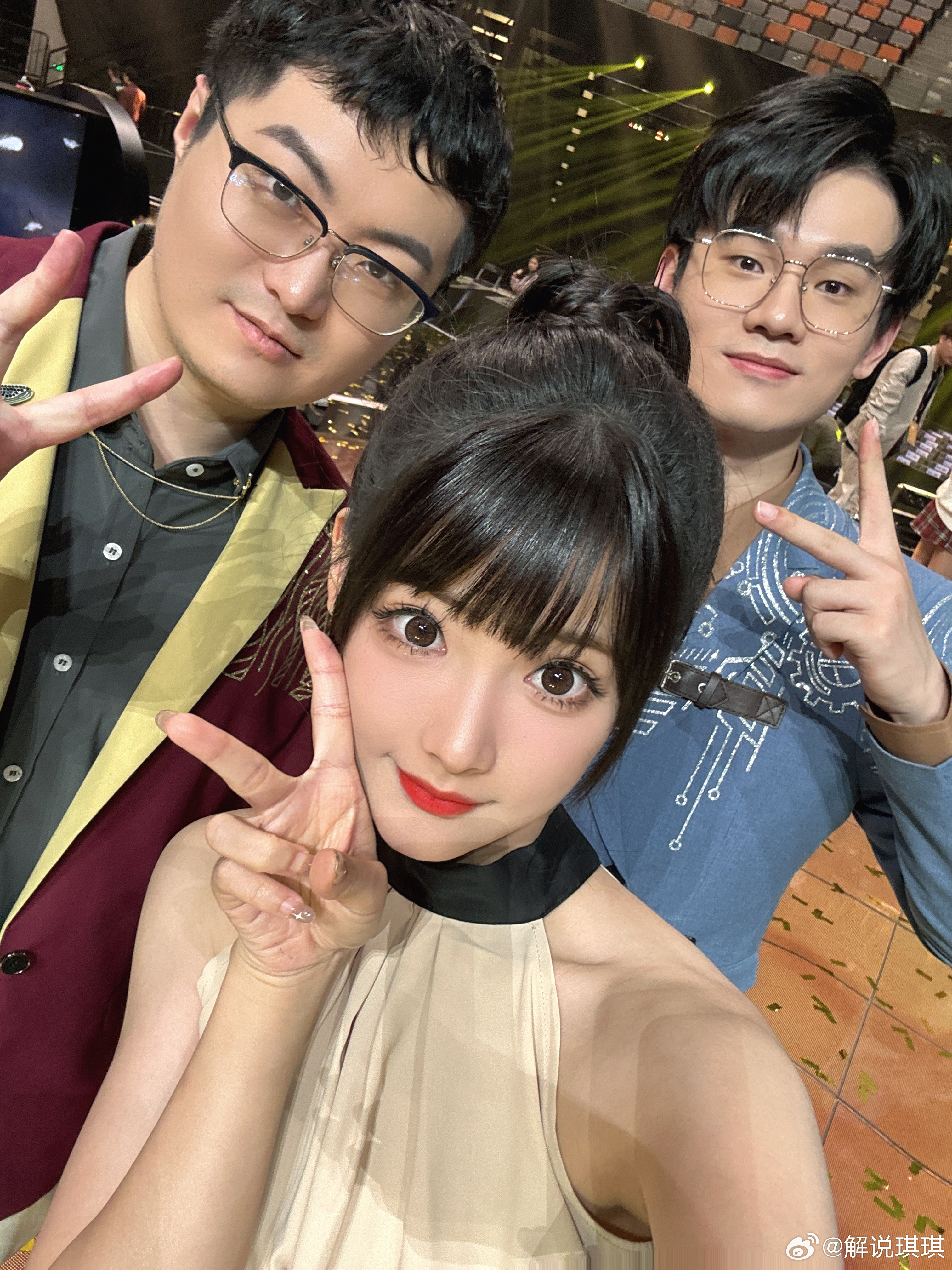 解说琪琪晒照：一些开心的瞬间~