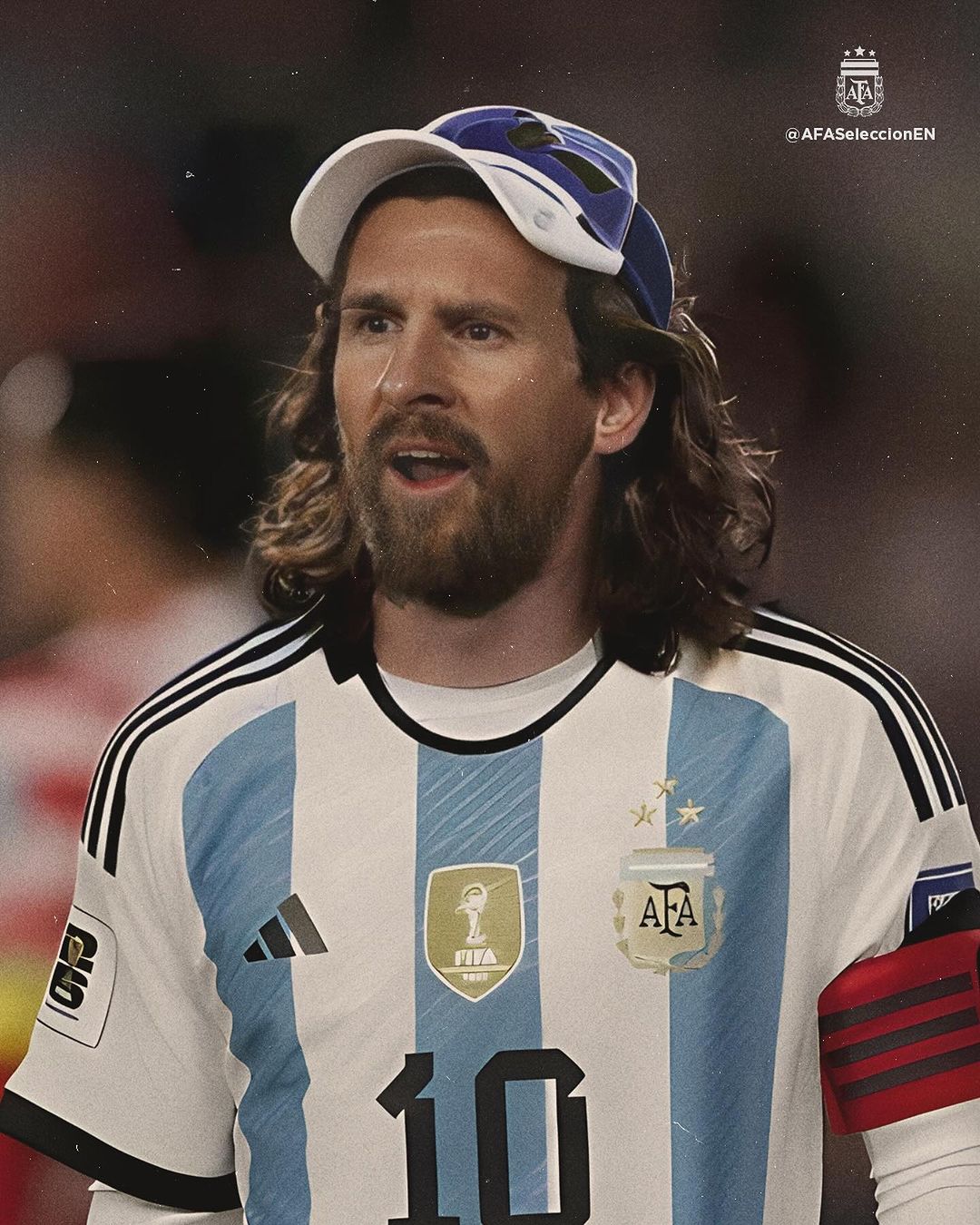 一言难尽?TNT晒照：阿根廷国家队回到80年代的发型