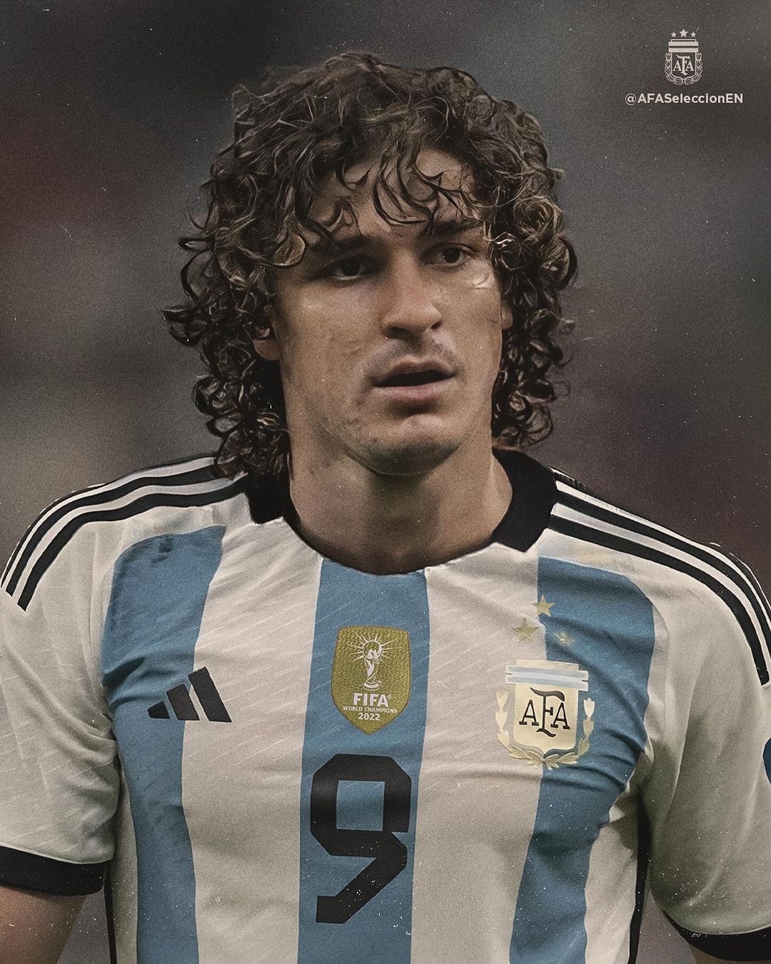 一言难尽😂TNT晒照：阿根廷国家队回到80年代的发型