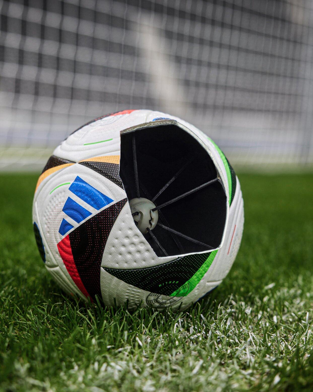 ⚽2024欧洲杯用球内置高频精确传感器，与世界杯用球是相同技术
