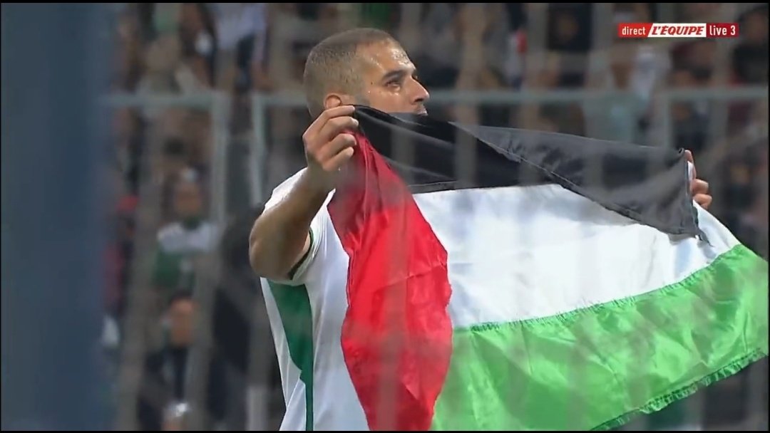 声援巴勒斯坦！世预赛阿尔及利亚球员破门后展示巴勒斯坦国旗