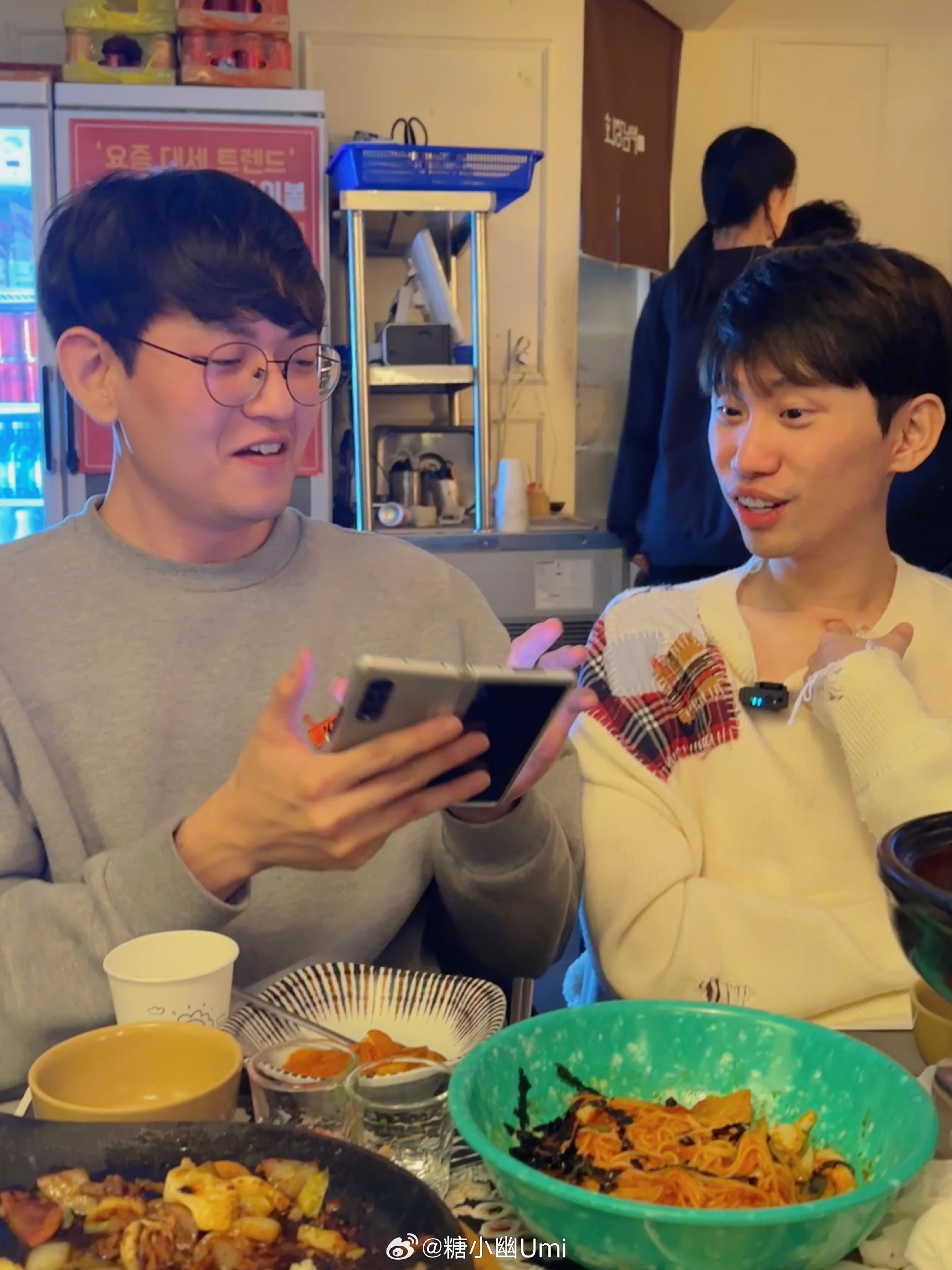 糖小幽分享照片：Doinb在韩国和金贡见面，金贡瘦了好多！