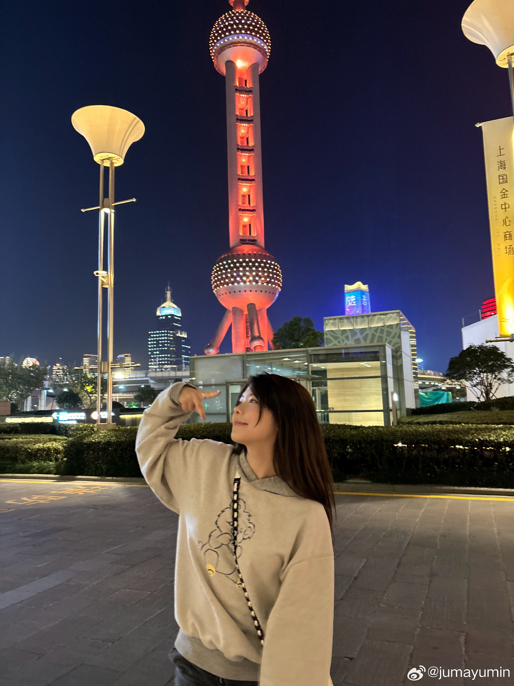 Mayumi晒照：来中国玩了，在上海探索！