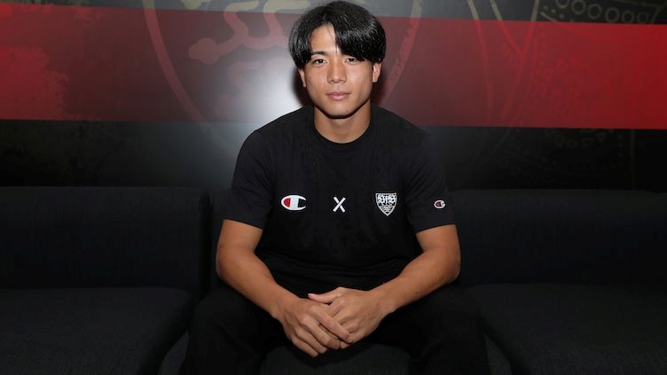 官方：斯图加特签下18岁日本国青中场花城琳斗，球员加入U21队