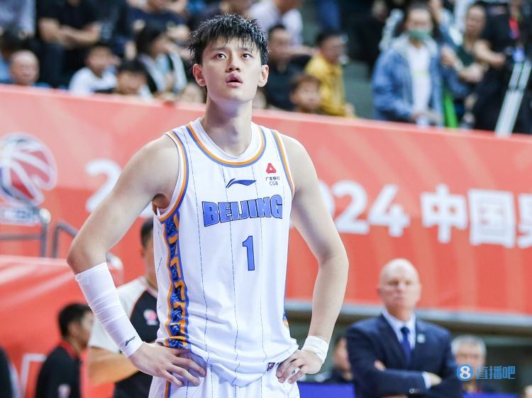 媒体人：北京男篮玩命啃老 因除曾凡博外并无真正的年轻球员可用
