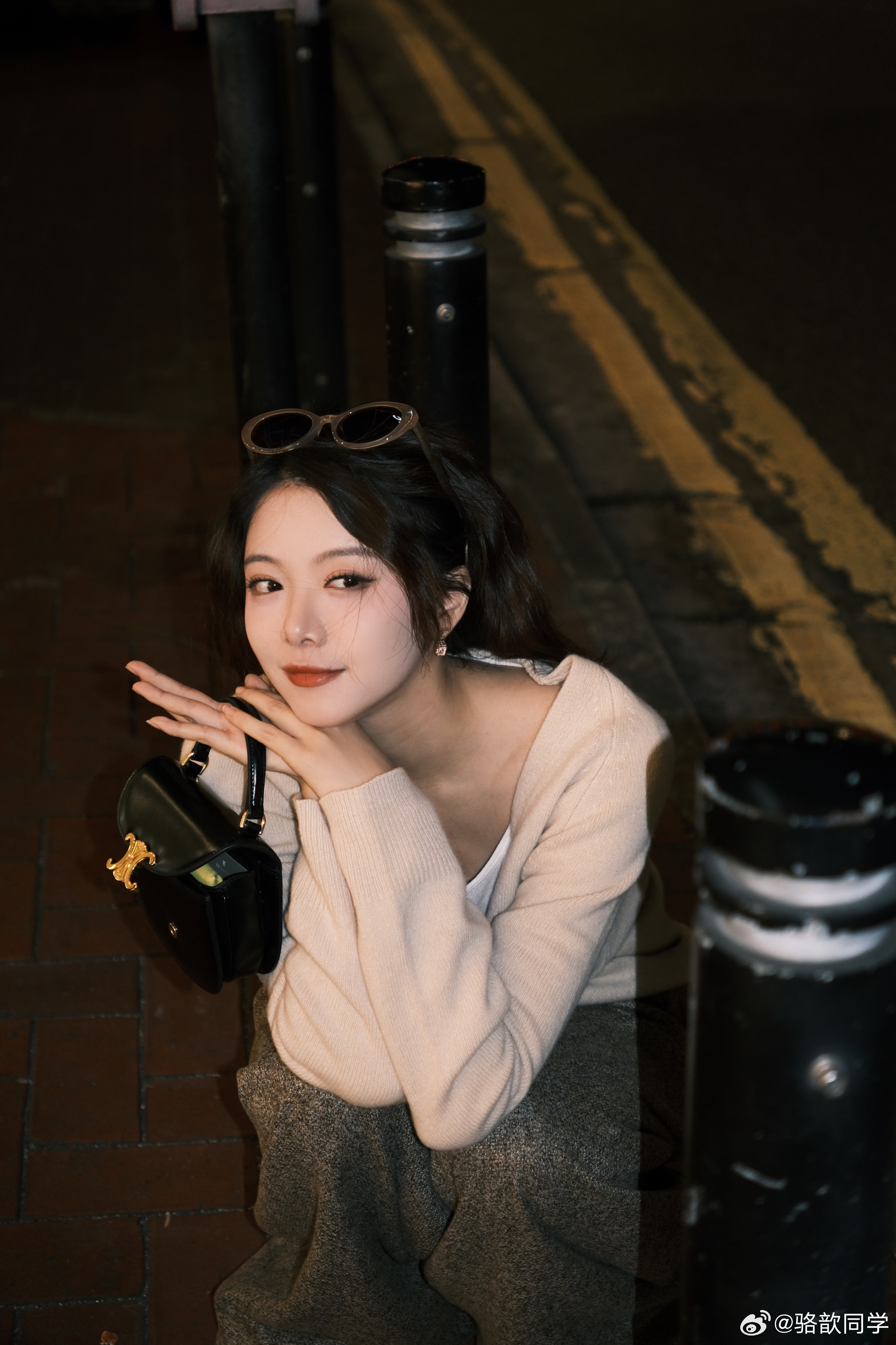 主持骆歆晒照:小嘴嘟嘟 等待跨年倒计时!