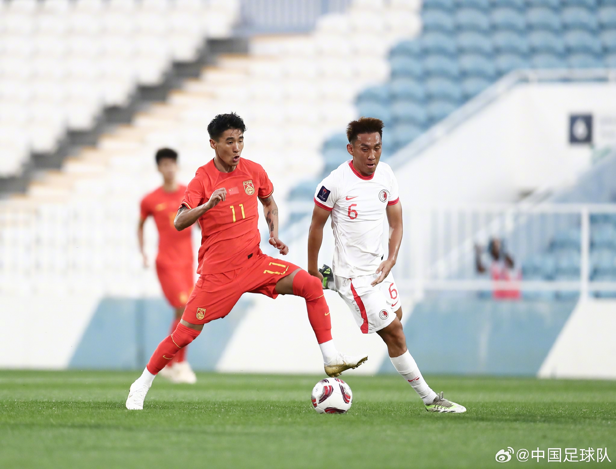 中国国家男子足球队同中国香港队热身赛，国家队以1：2遭逆转失利