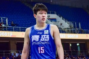 青岛男篮球员王睿泽谈队友杨瀚森：希望他能走向更高水平的联赛