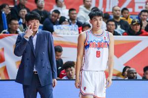 新疆男篮球员唐才育谈团队状态与季后赛准备
