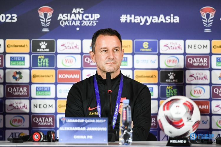 记者：扬科维奇会提交亚洲杯书面总结给足协，这方面确实很职业
