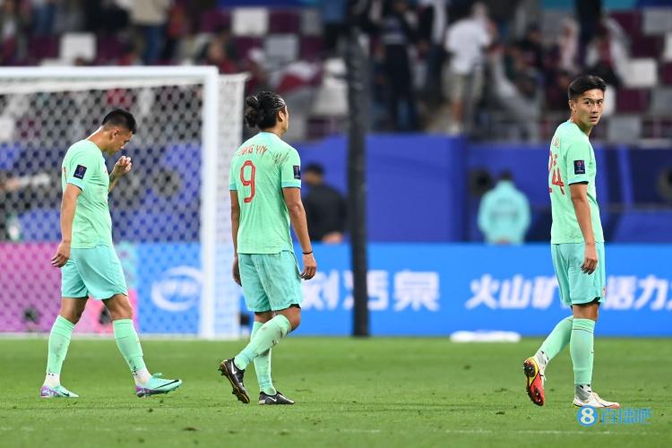 记者：国足亚洲杯也没那么不能接受，至少队员们还是拼了的