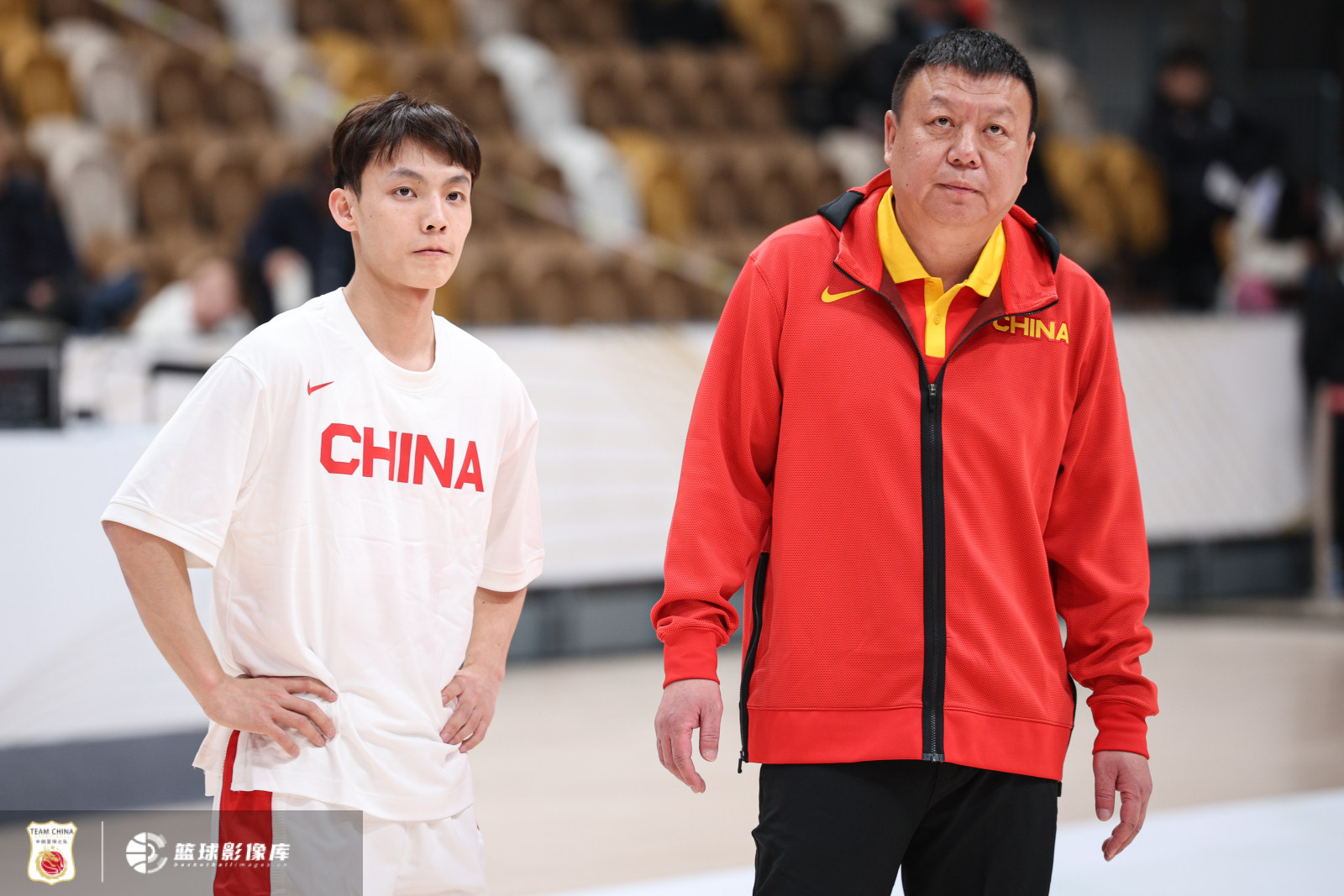亚洲杯预选赛-中国男篮VS蒙古图集 姚主席现场督战