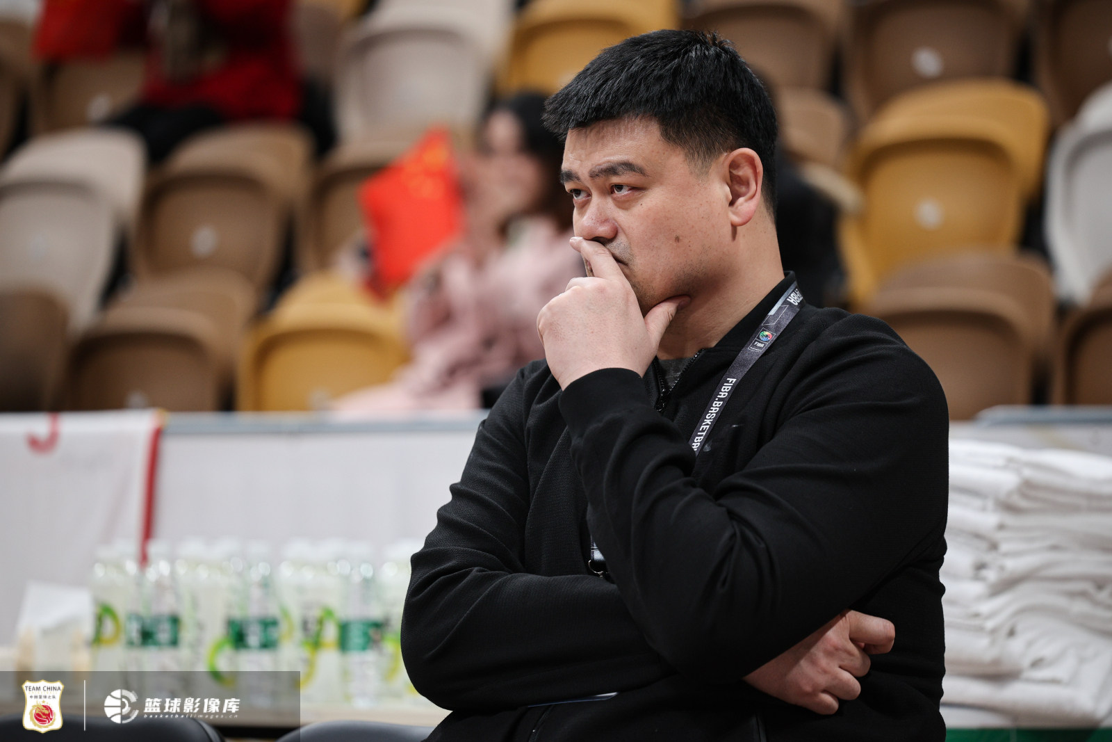 亚洲杯预选赛-中国男篮VS蒙古图集 姚主席现场督战