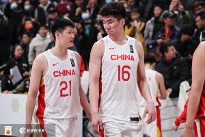 男篮亚洲杯小组赛：中国半场领先沙特阿拉伯