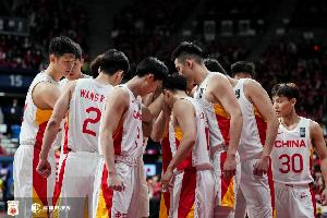 中国男篮亚预赛不敌日本队 舞台失利挑战团队思考